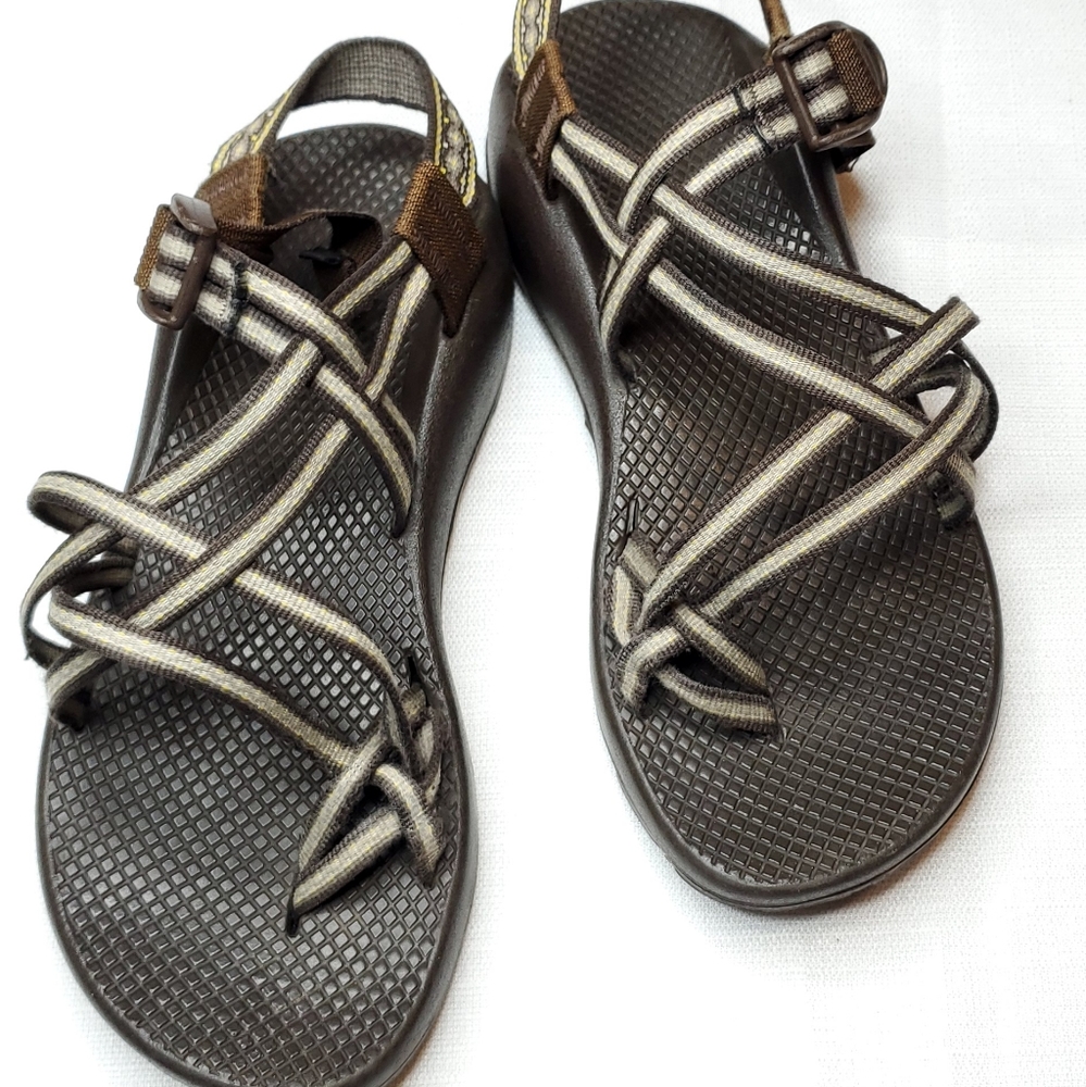 Chaco women's Yampa brown strappy Hiking sandals Sz:9